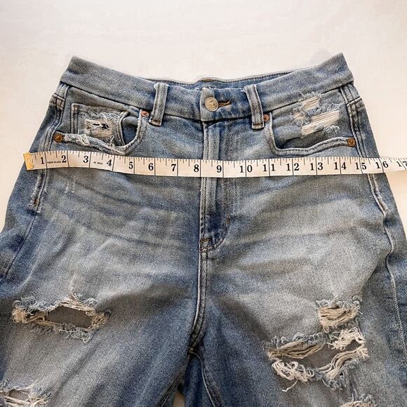 American Eagle Distressed Curvy Mom Jeans Size 4 - Picture 4 of 10